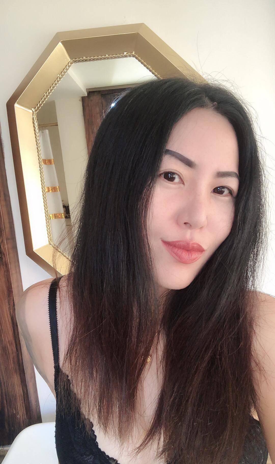 丰满性感离异熟女,让你无法自拔！